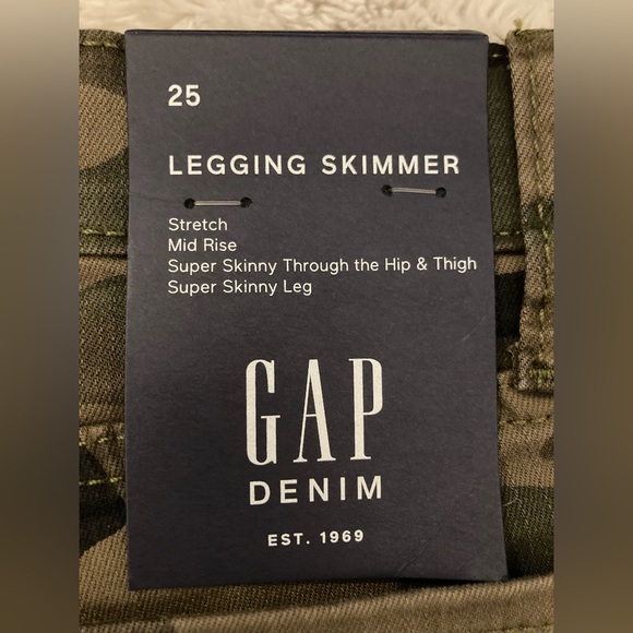 Brand New With Tags GAP Cropped Denim Camo Jeans, sz 25 - Picture 4 of 5